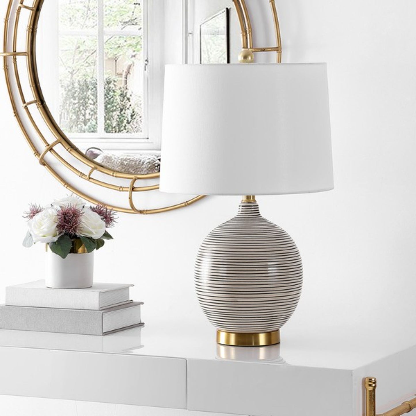KREMP RESIN TABLE LAMP W/ USB PORT
