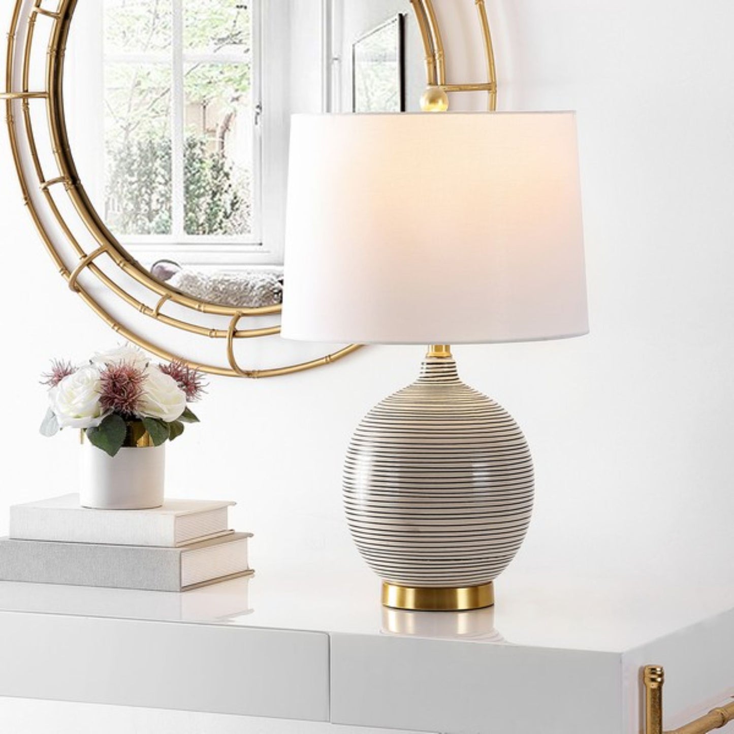 KREMP RESIN TABLE LAMP W/ USB PORT