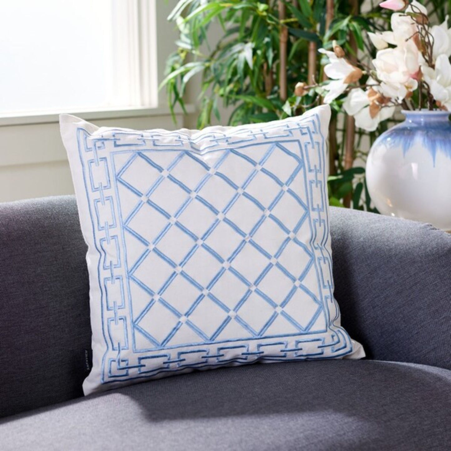 Bentra Pillow
